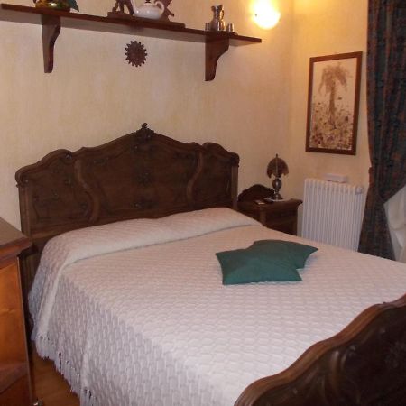 Les Hirondelles Bed & Breakfast Fenis Exterior photo