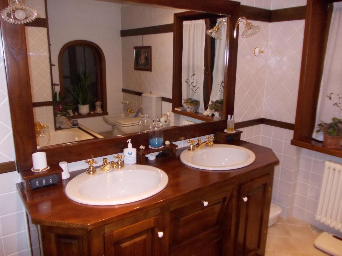 Les Hirondelles Bed & Breakfast Fenis Exterior photo