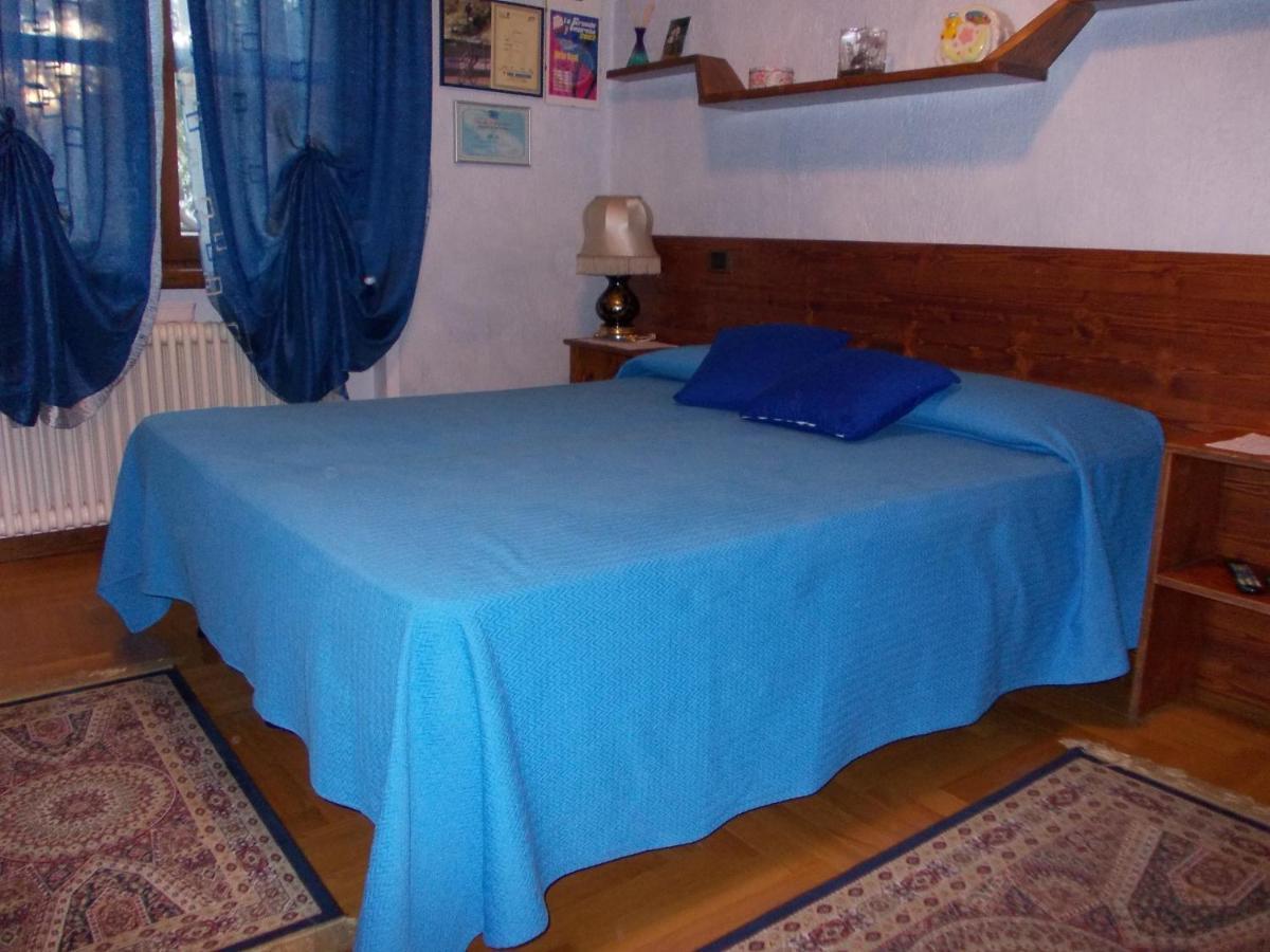 Les Hirondelles Bed & Breakfast Fenis Exterior photo