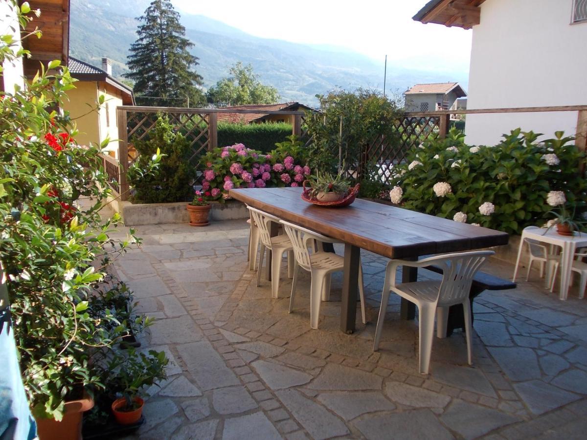 Les Hirondelles Bed & Breakfast Fenis Exterior photo