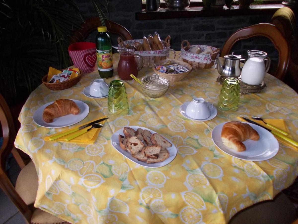 Les Hirondelles Bed & Breakfast Fenis Exterior photo